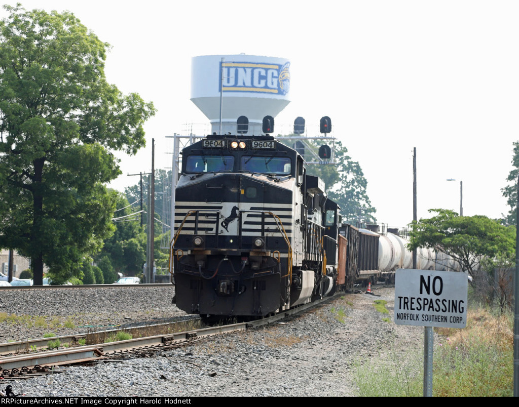 NS 9604 leads train P15 down the yard lead at Aycock